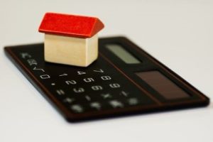 house-on-calculator